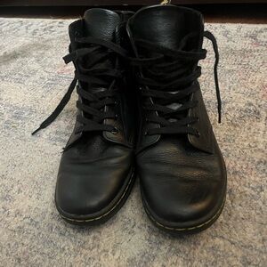 Dr. Martens - Leyton Lace Up